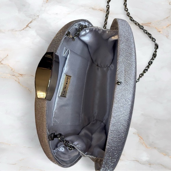 That Gala Life | La Regale Silver Oval Minaudiere | Never Used | 2 Straps - Picture 2 of 4